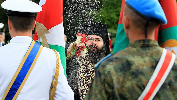 Участието на знамената светини в празника на 6 май е