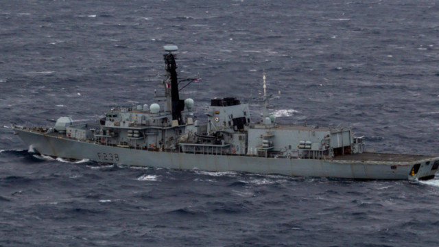 Два бойни кораба на кралския флот патрулират около водите на
