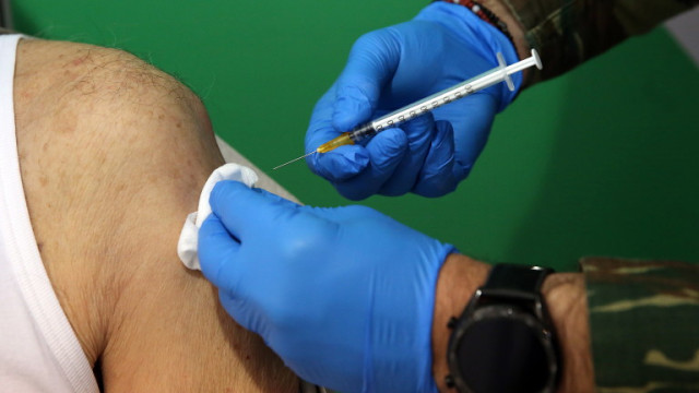 От сряда 1 милион души в Гърция са напълно ваксинирани срещу коронавирус