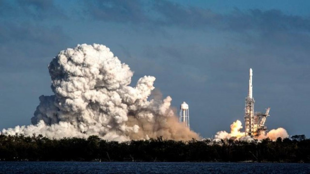 SpaceX отбеляза своята 19 та годишнина като успешно приземи ракетата си със