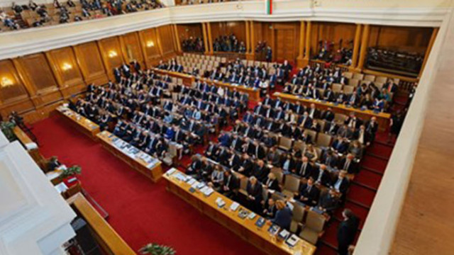 Всички министри в оставка включително и премиерът Борисов да се