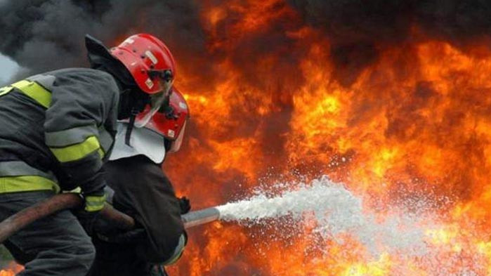 69-годишен мъж е с 50% изгаряния и опасност за живота след пожар в м. "Зеленика"