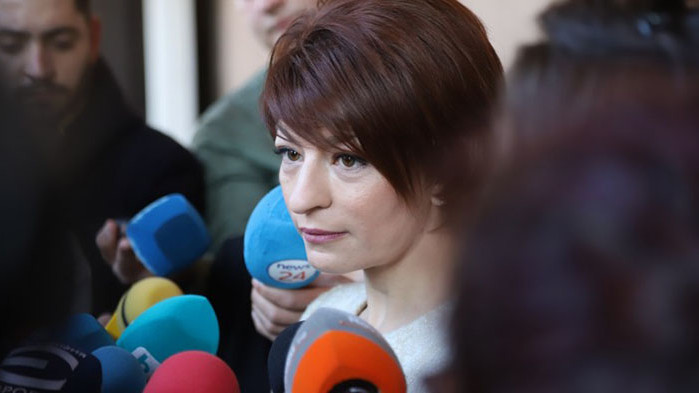 Атанасова заподозря останалите партии, че имат тотален синхрон