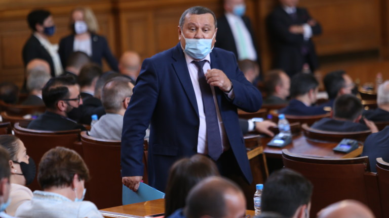 Депутатите се заеха с доставката на руската ваксина