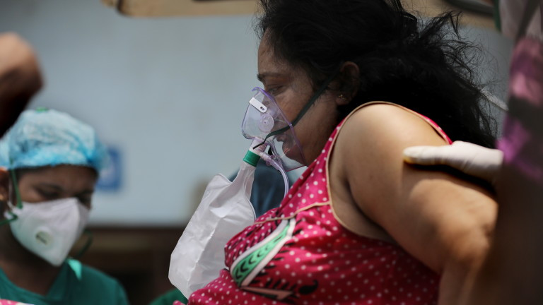 Коронавирус: Рекордни близо 415 000 заразени за денонощие в Индия