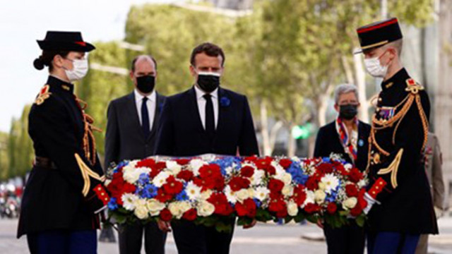 Френският президент Еманюел Макрон участва в церемония в Париж по