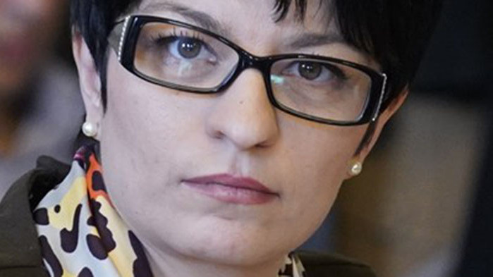 Десислава Атанасова: Ние не воюваме! Защо да воюваме с Радев?