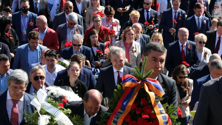 БСП и АБВ се кланят пред ПСА с руския посланик, 9 май бил преди всичко Ден на победата