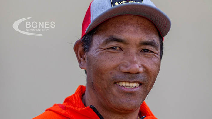 Непалски шерп счупи собствения си рекорд по изкачване на Еверест
