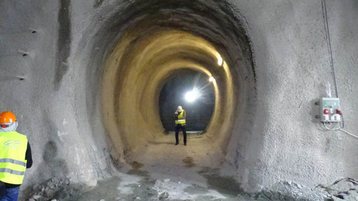 Срутване в тунел „Железница”, има затрупани хора