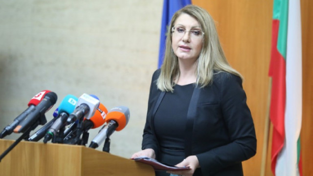 Правосъдният министър Десислава Ахладова се връща като съдия в Софийския