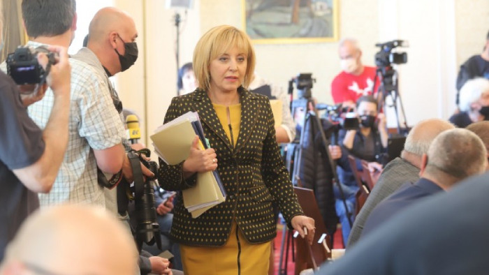 Представлението на Мая Манолова – радост за наивници
