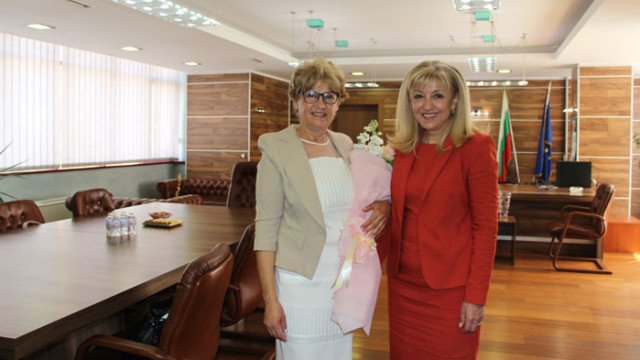 Виолета Комитова прие поста министър на регионалното развитие и благоустройството от Петя Аврамова