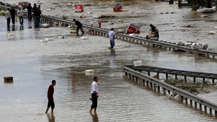 Жертви и разрушения след наводненията в Бурса (ВИДЕО)