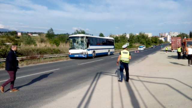 Непуснат мигач е причината за катастрофата с автобус край Сандански  съобщава