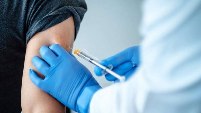 Проучване: Смесването на ваксини предизвиква повече странични ефекти