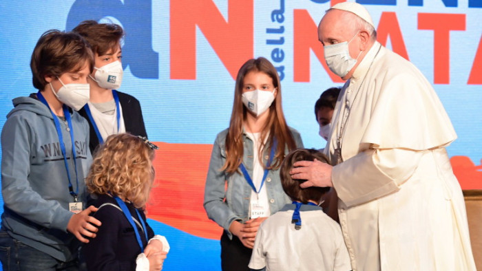 Папа Франциск обяви, че разходите за отглеждане на деца са твърде високи