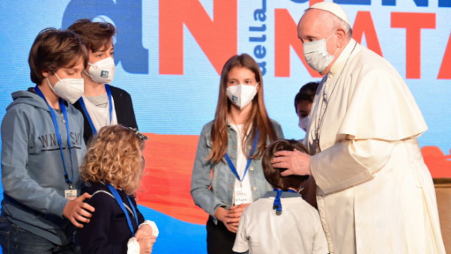 Папа Франциск обяви че разходите за отглеждане на деца са твърде високи