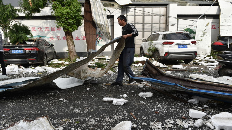 Торнада убиха 12 души и раниха 300 в централен и източен Китай