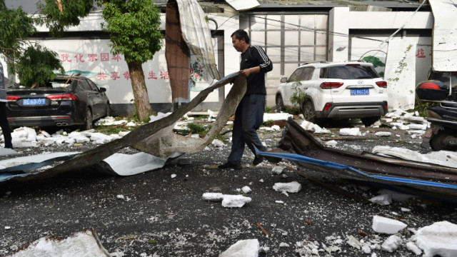 Торнада убиха 12 души в централен и източен Китай и