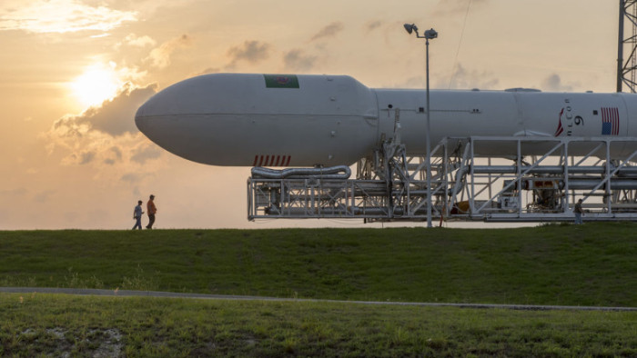 SpaceX изстреля ракетата Falcon 9 в събота с 52 микросателита