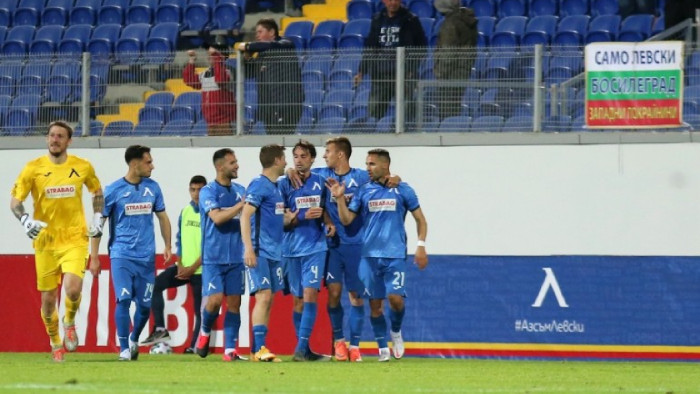 Левски няма да може да задържи вратаря Звонимир Микулич за