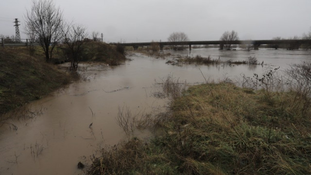 Порой причини наводнение в Котел вчера следобед Реката излезе от коритото