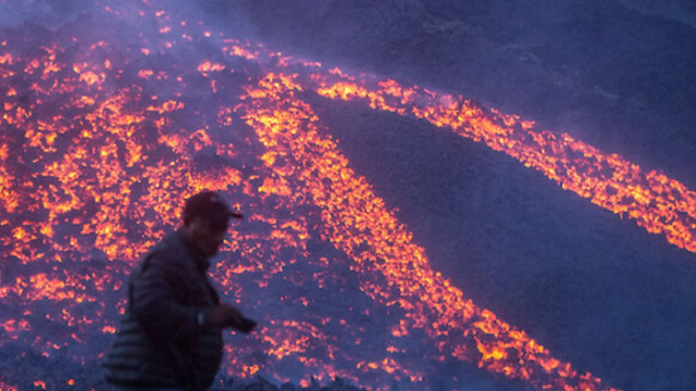 В южната част на Гватемала се намира вулканът Пакая който