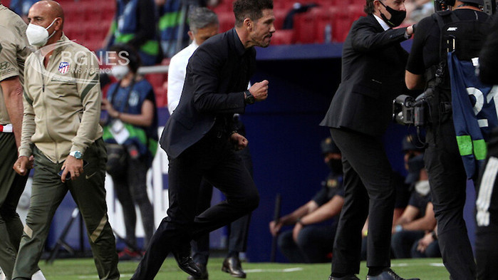 Атлетико Мадрид остана на полпозишън за титлата след драматичен успех над Осасуна