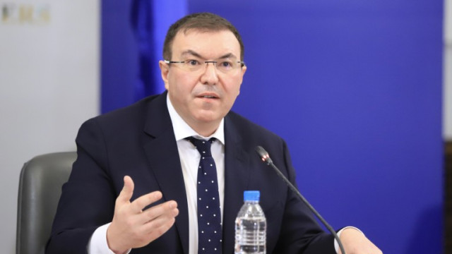 Ексминистърът на здравеопазването Костадин Ангелов призова служебния министър Стойчо Кацаров