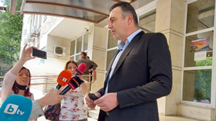 Освен тях са задържани и петима цивилни Акцията срещу униформените