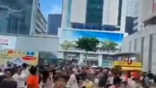 Небостъргач в южния китайски град Шънджън е бил евакуиран след