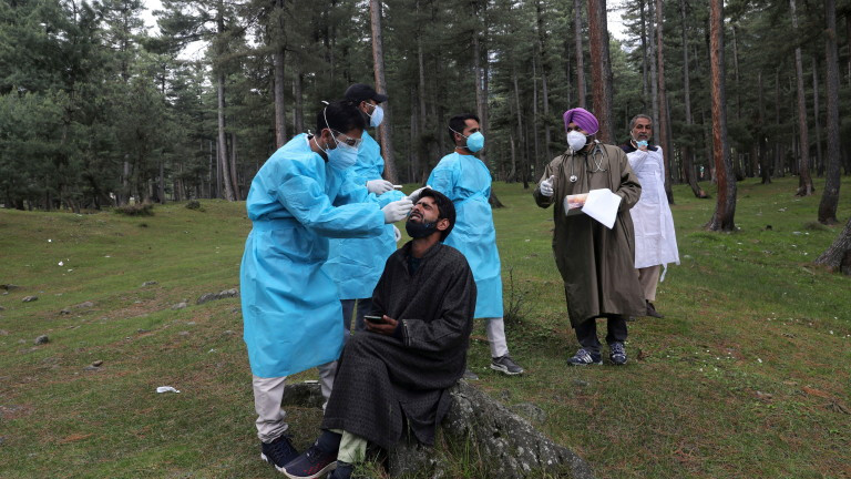 Най-малко 6-8 млн. души може да са починали заради COVID-19 пандемията досега