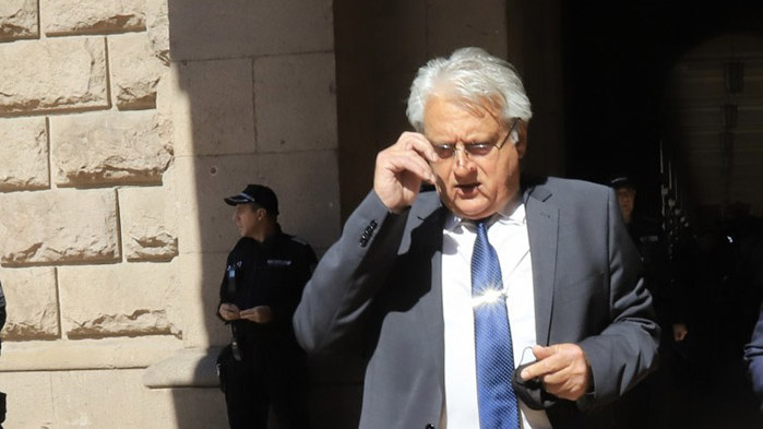 Шефовете на ДАНС и разузнаването пуснали дълги отпуски заради натиск от Бойко Рашков?