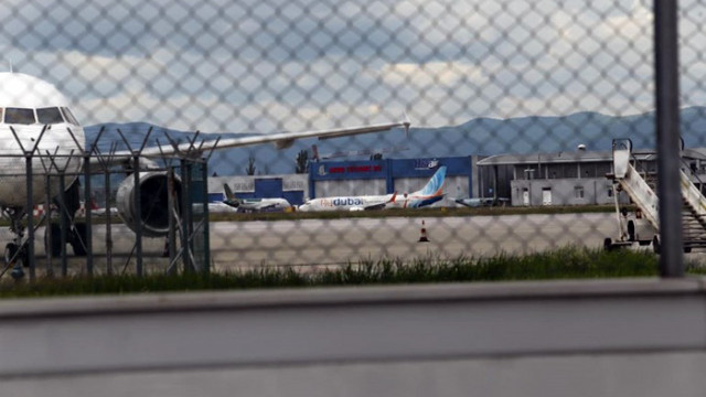 Самолет е кацнал аварийно на летище София съобщи БТВ Десетки
