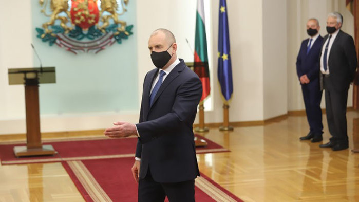 Радев за ГЕРБ: избрали да бранят „компрометирания си премиер“, вместо да „спасяват себе си“