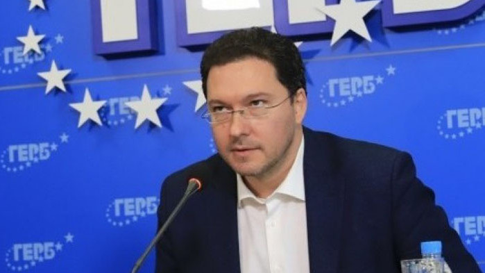 Служебният кабинет прави неща, които не са му работа. Цел