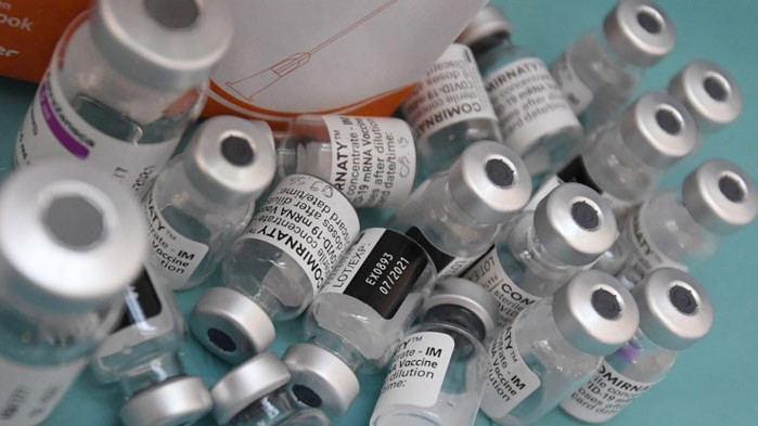 Ваксините на Пфайзер“ и АстраЗенека“ са ефективни срещу индийския вариант