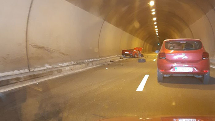 "Ферари" се размаза след сблъсък с джип на АМ "Струма"