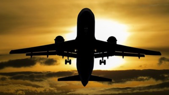 Пътнически самолет, летящ от Гърция за Литва е бил принуден