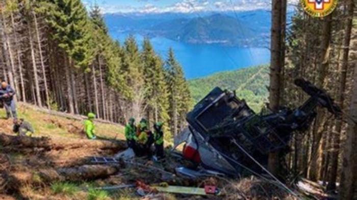 При падането на кабинка от лифт в Северна Италия вчера
