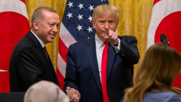 Турция заклейми манипулативната книга на Болтън за Тръмп