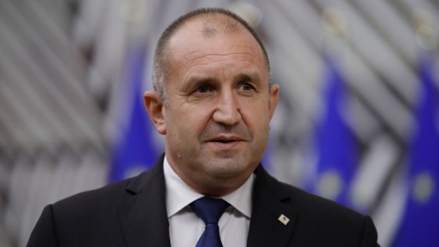 В понеделник новият за тези срещи български президент застана пред