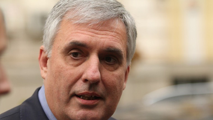 Вариантът всички да подкрепим БСП е жест към партията, но