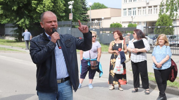 Протестиращи блокираха движението при ДАНС, сред тях и зам.-министър (СНИМКИ)