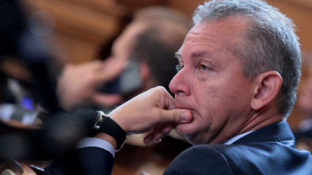 нито съм обвързан с позиция в полза на спорещите