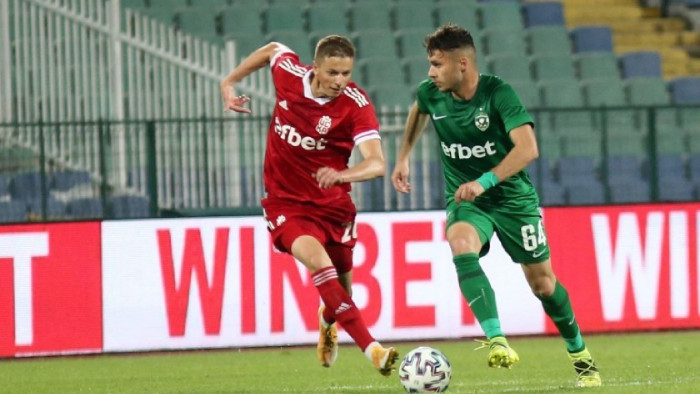 Срещата беше прекратен за десетина минути заради буря. ЦСКА 1948