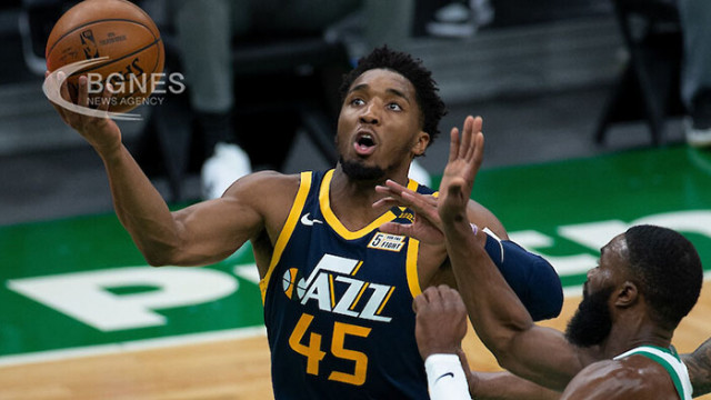 Юта изравни серията с Мемфис при завръщането на Мичъл