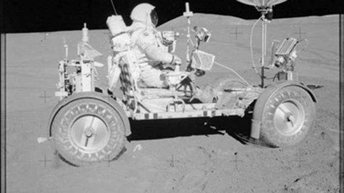 "Локхийд Мартин" и "Дженерал мотърс" ще правят луноход за НАСА