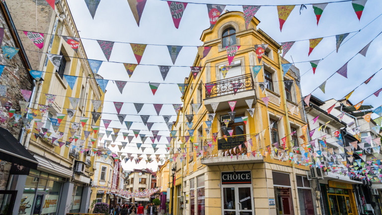 Собственик на заведение нападна продавач на чорапи в Капана. На